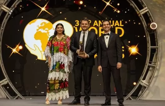Damián País, gerente general del Meliá Recoleta Plaza Hotel, durante la ceremonia de los World Travel Awards 2025 en Cancún.