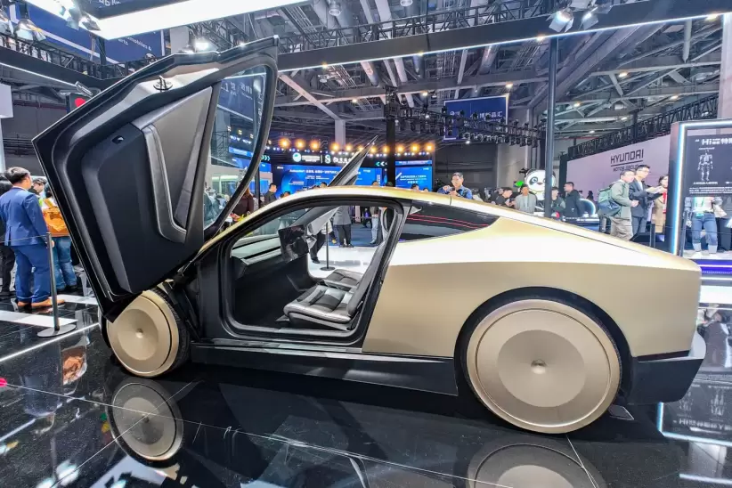 BYD super&oacute; a Tesla y se convirti&oacute; en el mayor fabricante mundial de autos el&eacute;ctricos