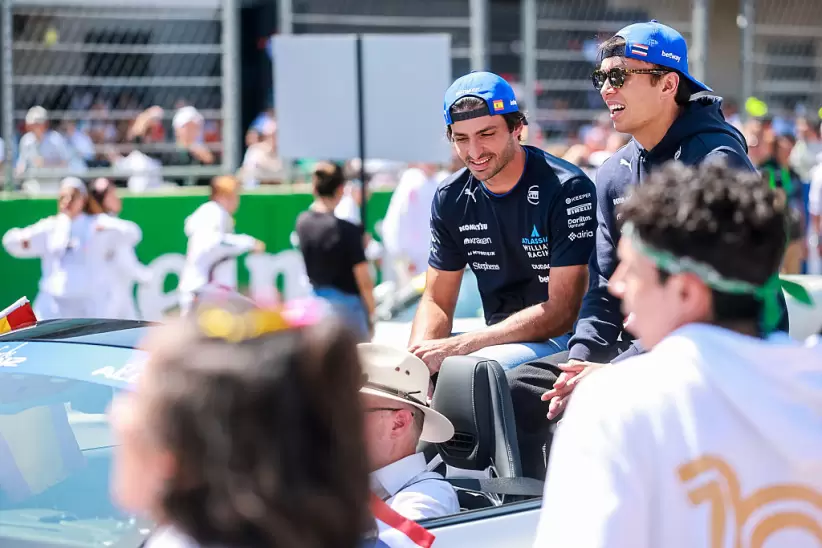 Carlos Sainz y Alex Albon (Foto por Hector Vivas/Getty Images)