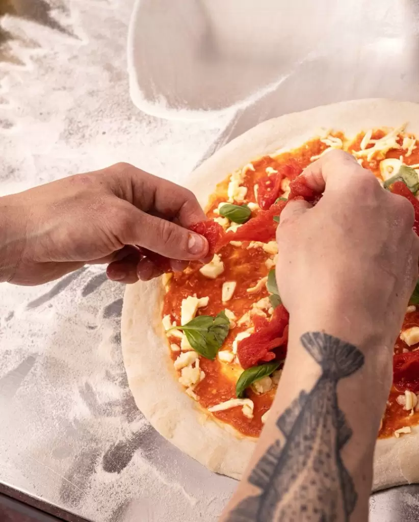 pizza antes de entrar al horno pizza data