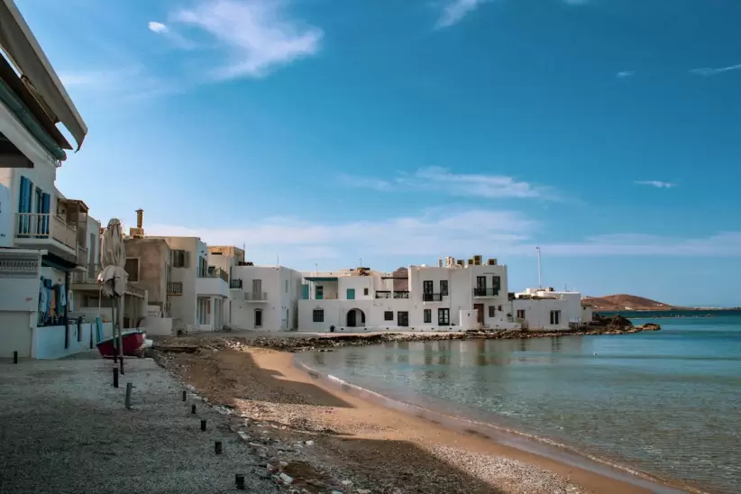 Una vista del pueblo de Naousa en la isla de Paros en Grecia, el mejor lugar para vivir en 2026.