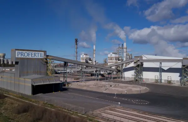 Adecoagro le paga U$S 600 millones a YPF para terminar la compra de Profertil, un activo clave para Vaca Muerta