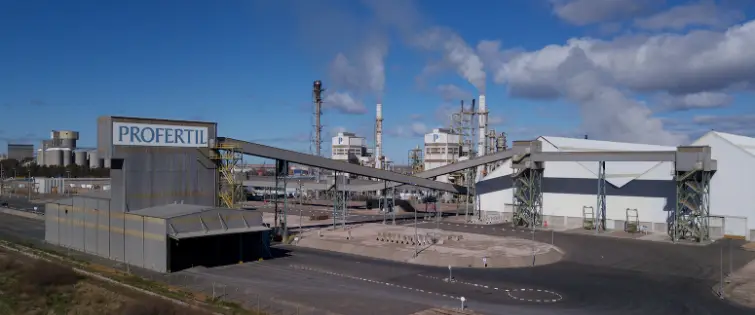 Adecoagro le paga U$S 600 millones a YPF para terminar la compra de Profertil, un activo clave para Vaca Muerta