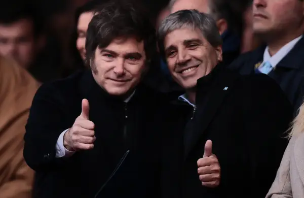 Reservas y una profecía autocumplida: el mercado espera que el riesgo país perfore los 500 antes de fin de año