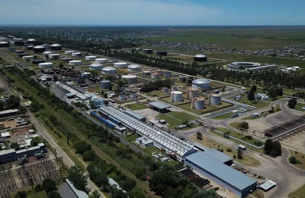 La refinería de YPF que cumplió 100 años y se renueva para competir en el mundo