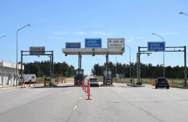 Permisos, pesos y multas: todos los datos para manejar por Uruguay este verano