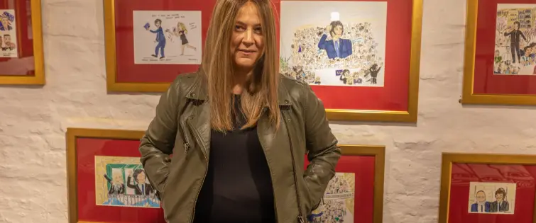 La artista canadiense que conquistó a Javier Milei con sus dibujos de los rehenes de Gaza