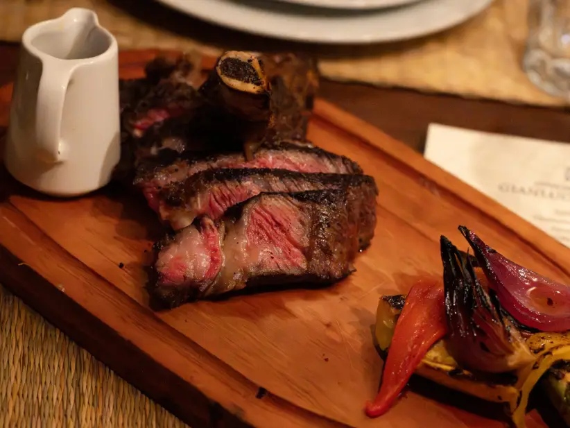 Platos del menú de Gianluca Cossu en La Huella. Foto: Gentileza.