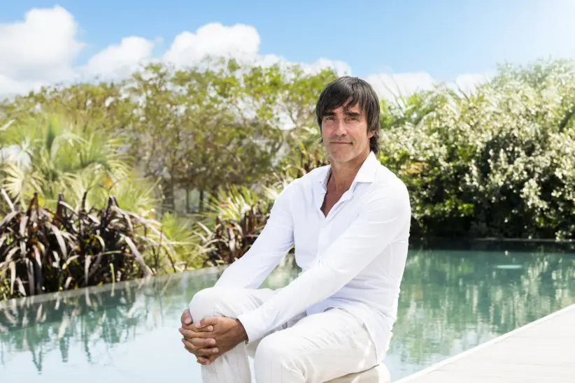 Mike Santos (Matías Yardino por Groupe L’Exclusif)