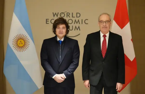 Milei diserta hoy en Davos tras reuniones clave con banqueros y CEOs globales