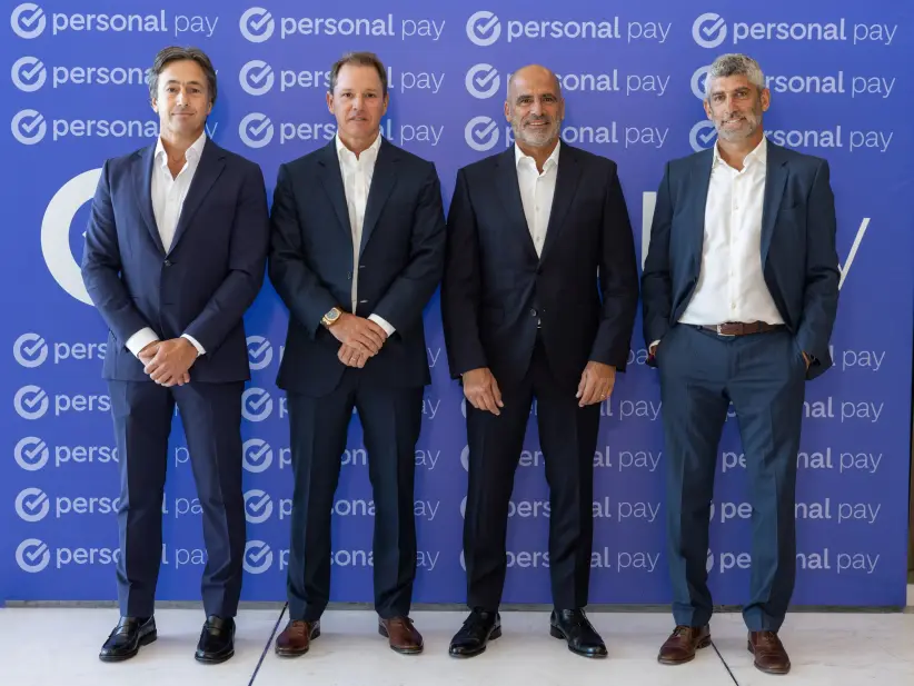 De izquierda a derecha: Juan Parma, CEO de Banco Macro; Jorge Brito, presidente de Banco Macro; Roberto Nobile, CEO de Personal; y Martín Heine, CEO d