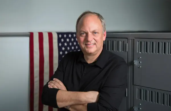 Quién es "patriota del plástico" que Trump eligió para regular el comercio 