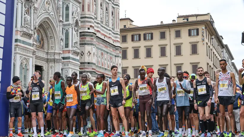 maraton florence marathon  photo by paolo giuliani - nurphoto via getty images
