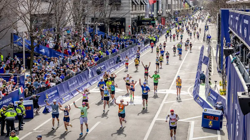 maraton boston marathon photo by brett phelps_the boston globe via getty images