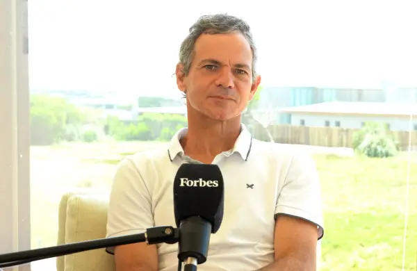 Lucas Llach en Forbes Studio: "Abrir la economía con un tipo de cambio dudoso o atrasado es el gran riesgo"
