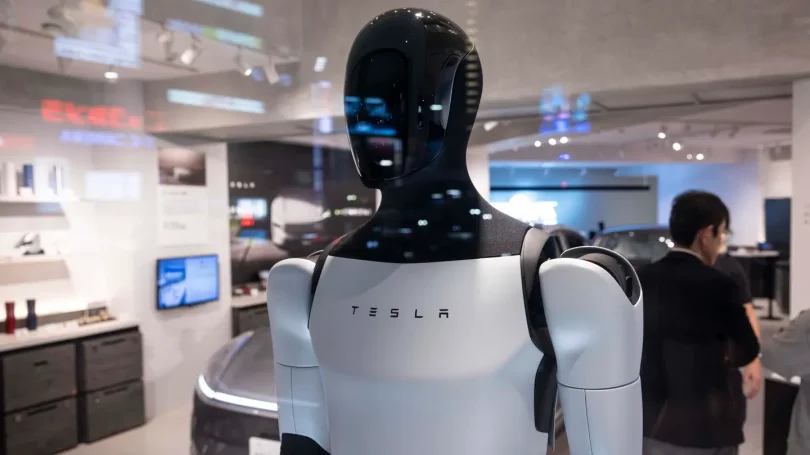 Elon Musk dijo que el objetivo a largo plazo de Tesla es fabricar 1 millón de robots Tesla Optimus en su planta de California. - Getty (NO USAR)