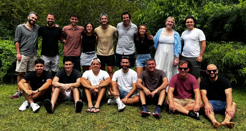 Equipo completo de Satellites On Fire