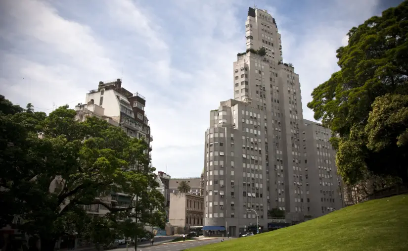 Legendario piso del edificio Kavanagh: llegó a valer casi u$s 8 millones y esta a punto de venderse por un cuarto de su valor