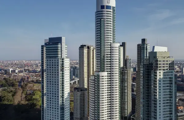 Entre las nubes: cuánto cuesta vivir en la torre más alta de la Argentina