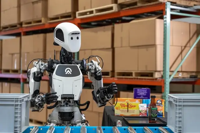 Apollo en acción. Apollo es el robot humanoide de Apptronik. La compañía busca ampliar la producción de Apollo con su nueva ronda de financiación.