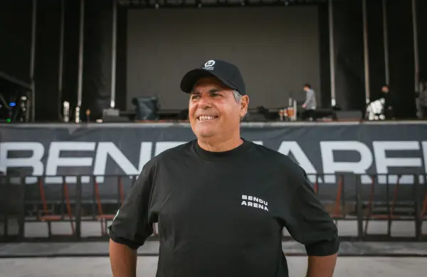 Comenzó en el mundo de la publicidad y hoy trae los shows más esperados al puerto de Mar del Plata: el hombre detrás de Bendu Arena