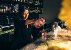 Apostó por la coctelería sin alcohol y hoy sus versiones se venden igual que los clásicos