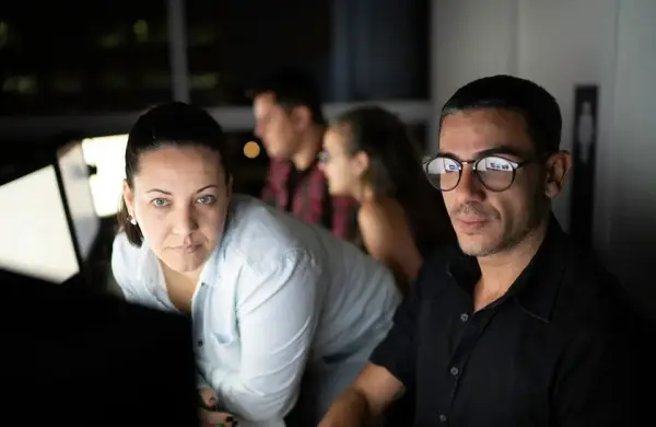 De empleado a "abeja obrera": el auge de la IA que subcontrata personas para tareas puntuales