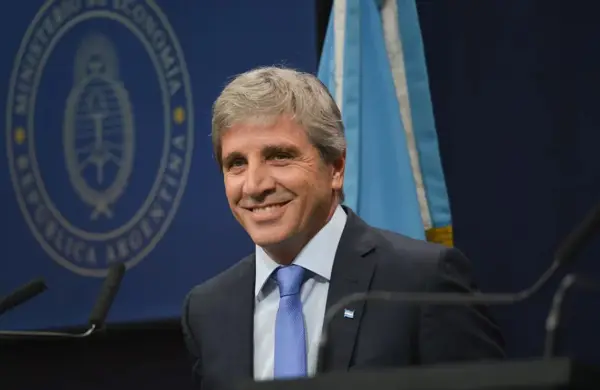 Caputo despejó las dudas: fuerte demanda por el nuevo bono en dólares para cubrir los vencimientos de julio