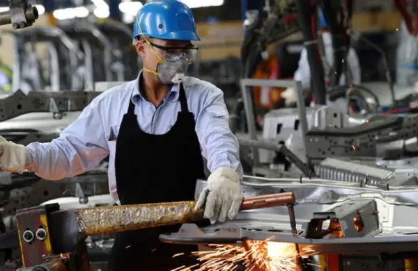 Fenómeno argentino: crece la desocupación con la economía en niveles récord