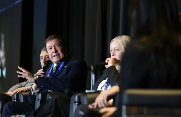 El gobernador de Río Negro cuenta cómo vienen las obras para convertirse en un hub exportador y cuál es la estrategia para la minería