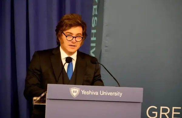 "Dólares por las orejas" a Bausili y dardos contra "prebendarios y chorros": así abrió Milei la Argentina Week en NY