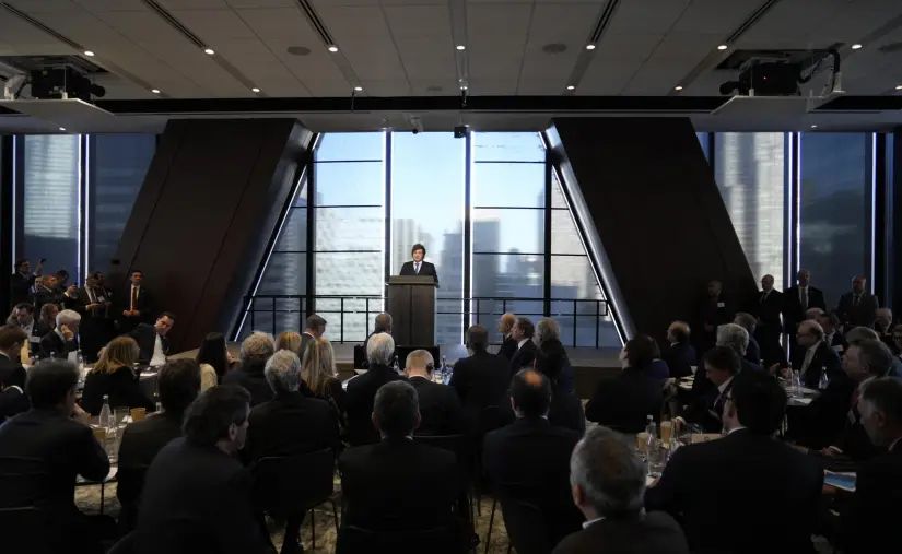 "Dólares por las orejas" a Bausili y dardos contra "prebendarios y chorros": así abrió Milei la Argentina Week en NY