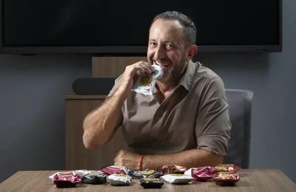 Los dueños del “triple”: el gigante que fabrica 1,5 millones de alfajores por día y lanzó Pescado Raúl con Joaquín Levinton