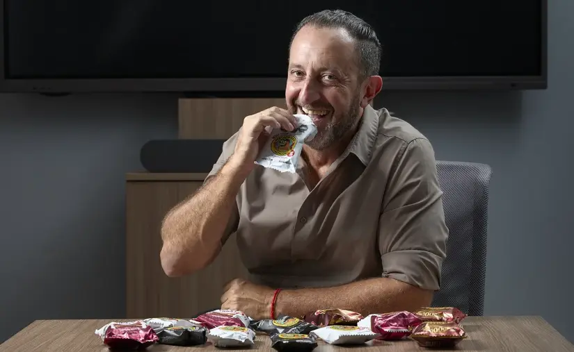 Los dueños del “triple”: el gigante que fabrica 1,5 millones de alfajores por día y lanzó Pescado Raúl con Joaquín Levinton