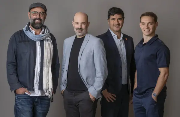 Startups en la era de la inteligencia artificial: velocidad extrema, talento distribuido y el nacimiento del emprendedor “AI first”