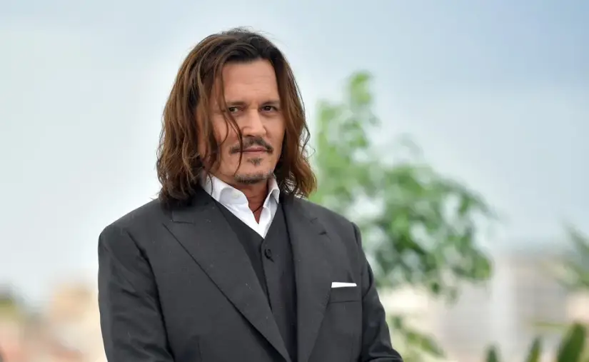 Johnny Depp apuesta al ron y lanza una botella premium inspirada en su amor por el Caribe