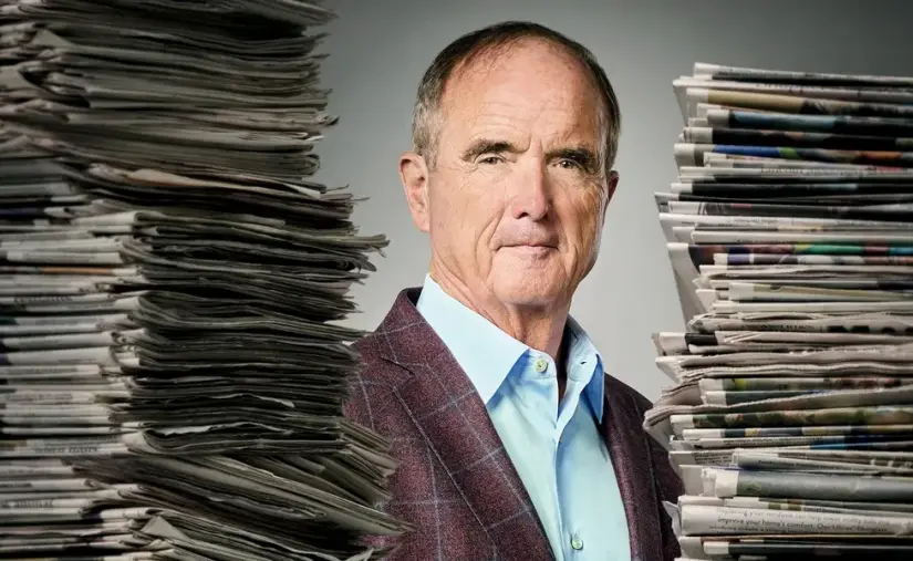 Quién es el multimillonario que quiere salvar el negocio de los diarios en plena era digital