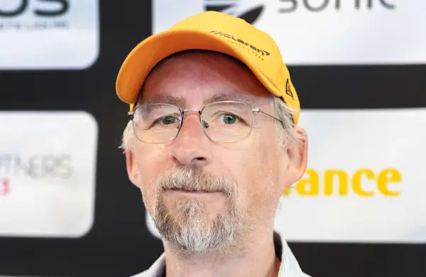 Quién es Adam Back y por qué vuelve a ser señalado como Satoshi Nakamoto, el creador fantasma de Bitcoin