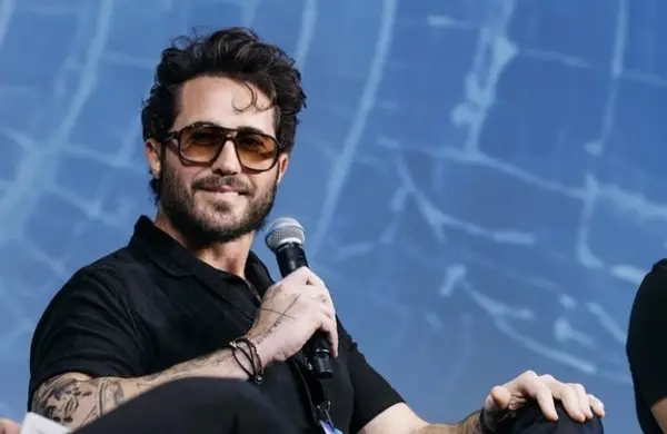 El unicornio "unipersonal": con US$ 20.000, IA y la ayuda de su hermano fundó una empresa de US$ 1.800 millones