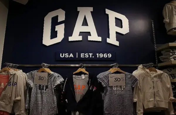 Sigue la ola de importados: Carrefour compite con Coto y vende GAP, Old Navy y Banana Republic