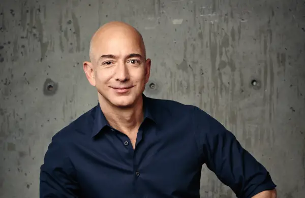 Bezos paga US$ 11.600 millones para competir con SpaceX de Elon Musk