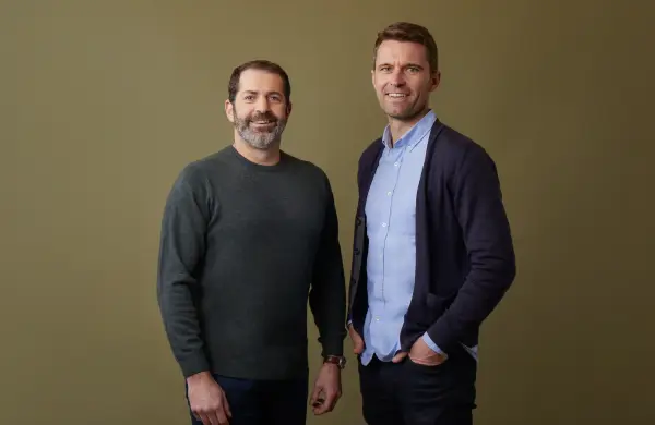 Vendían calzados, enamoraron a Silicon Valley y ahora se reconvierten en empresa de IA: sus acciones saltan más de 800%