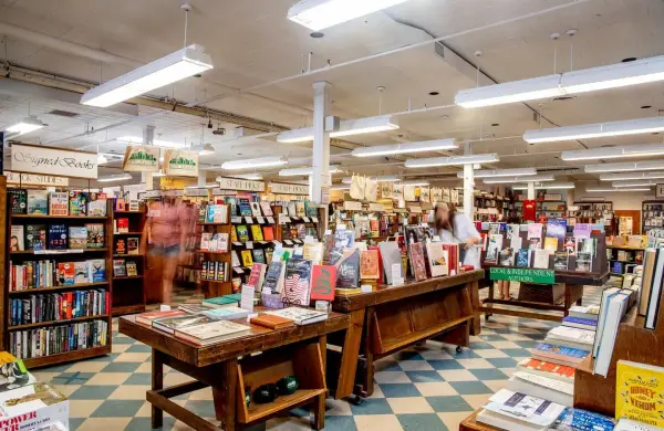 Cinco libros de viajes sobre vino, licores y gastronomía para regalar a amigos foodies 