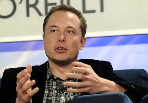Elon Musk vuelve a pedir una renta universal ante la ola de empleos que la IA podría destruir
