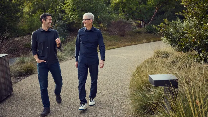 Tim Cook y John Ternus en Apple Park