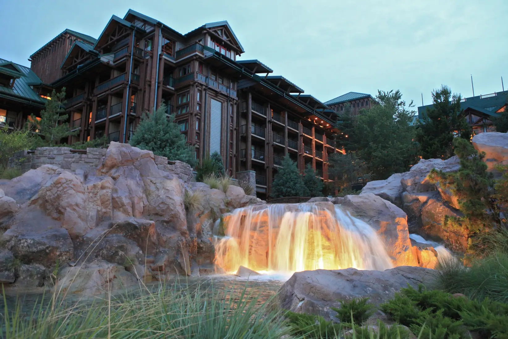 Disney's Wilderness Lodge/SE PUEDE USAR (Foto: Sam Howzit (aloha75) - https://www.flickr.com/photos/aloha75/, CC BY 2.0 <https://creativecommons.org/)