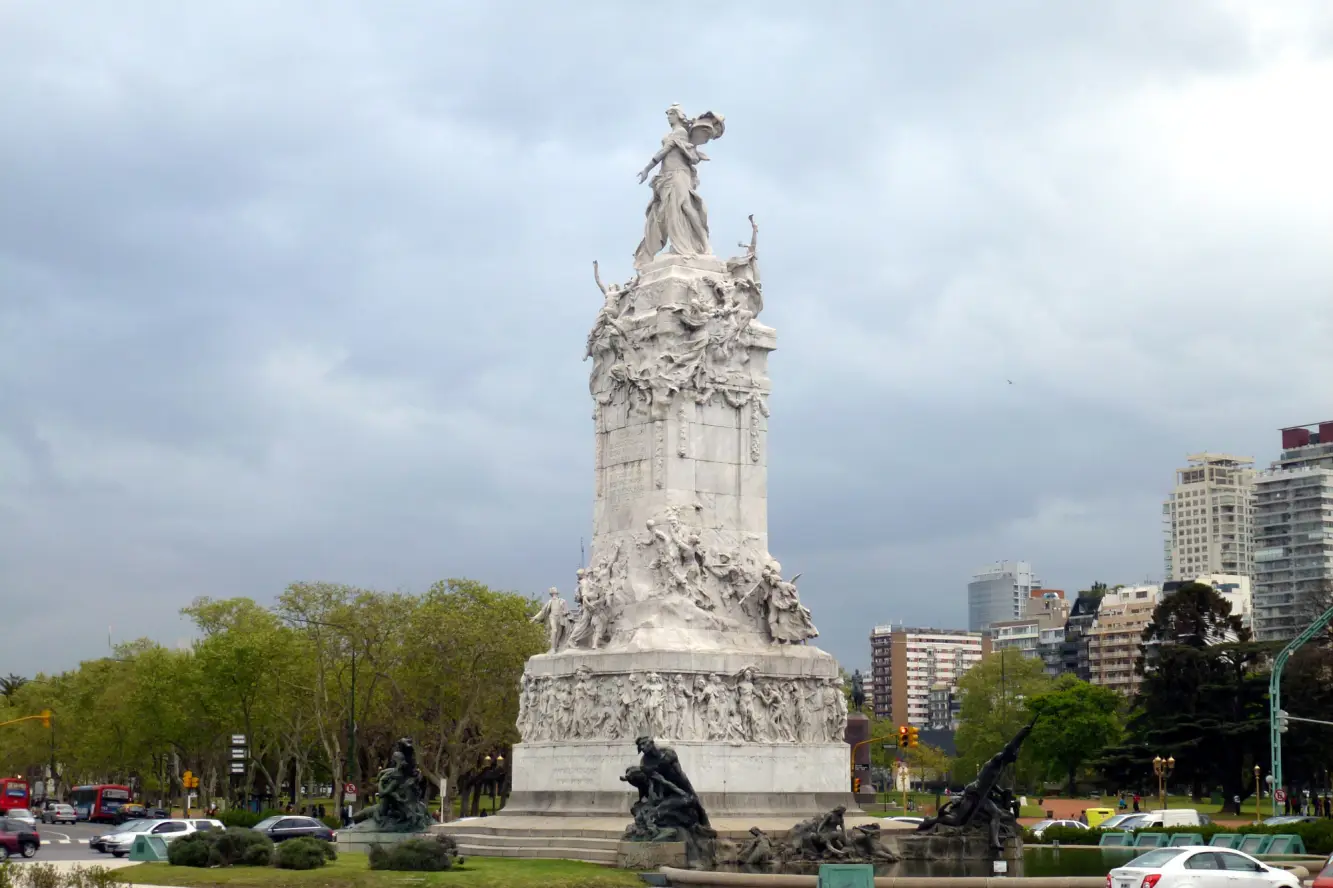 Monumento a los Españoles - SE PUEDE USAR - (Foto: Osmar Valdebenito, CC BY-SA 2.5 AR, via Wikimedia Commons)