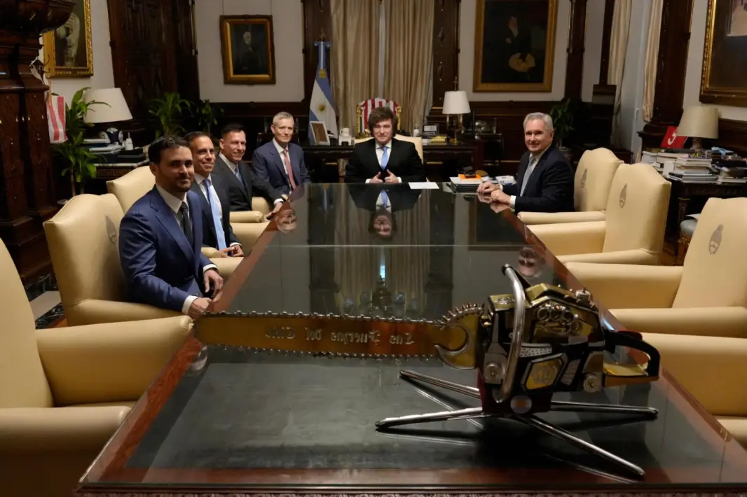 El presidente Javier Milei, junto al canciller Pablo Quirno, recibió en Casa Rosada al empresario Peter Thiel. (Foto: Gentileza Presidencia)
