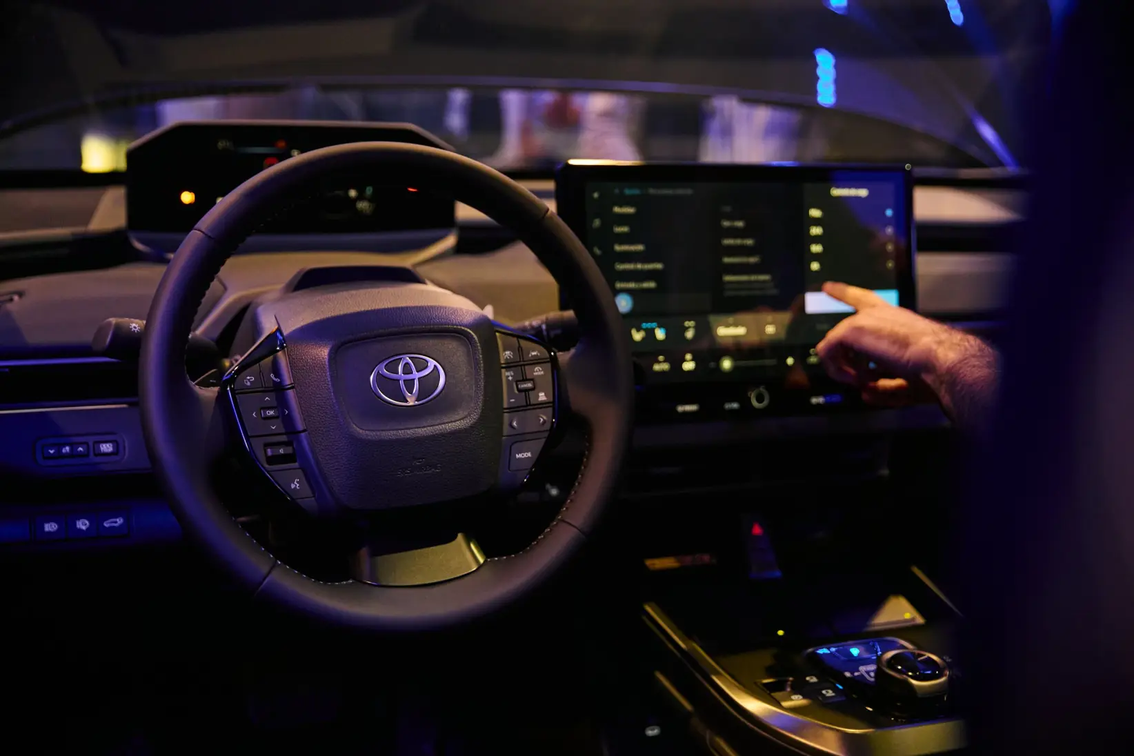 Interior del Toyota bZX4