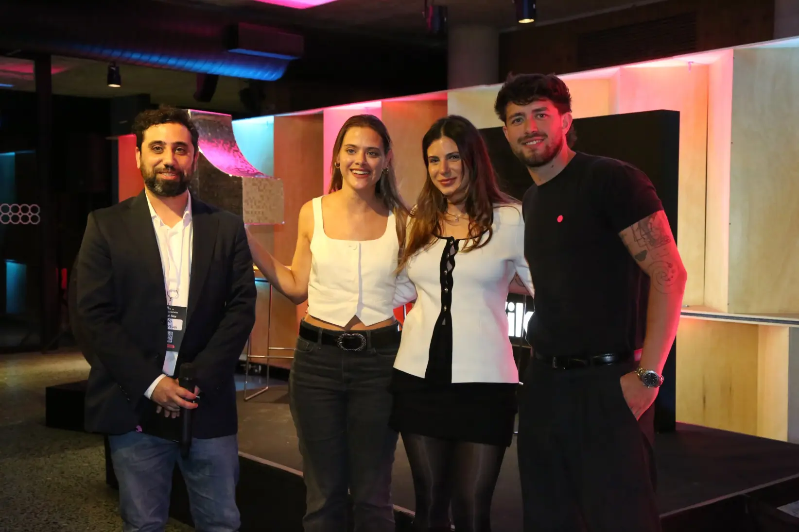 nicolas sforzini de tiktok junto a emprendedores 